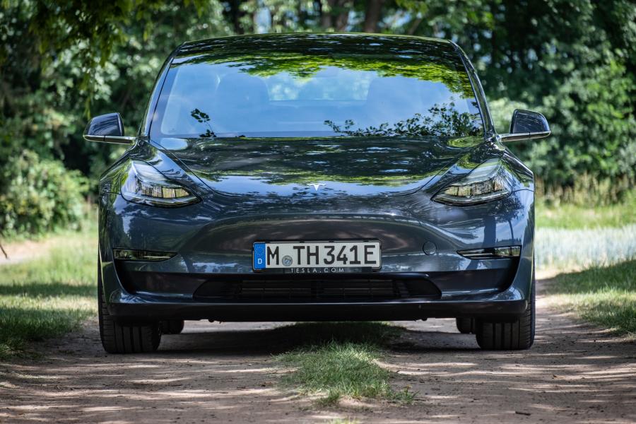  Tesla Model 3 2018 года  (WW) (фото 18 из 20)